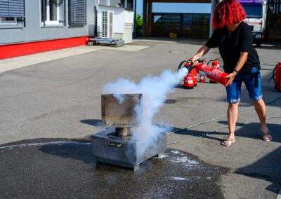 Gewerbeverein Owingen Feuerloeschuebung 2024KDS 7493 Verbessert RR